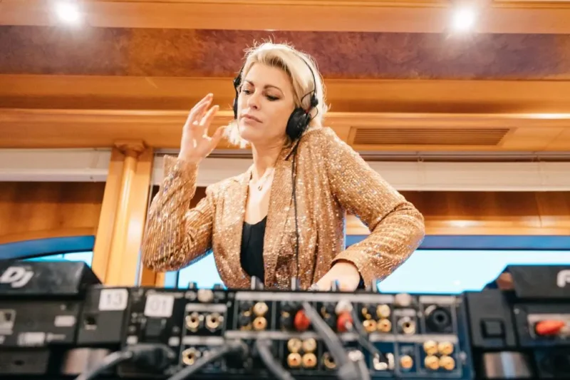 Top Characteristics Every Corporate Event DJ Should Have